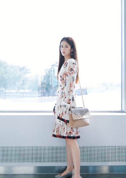 女艺人颖儿清新脱俗优雅时尚写真