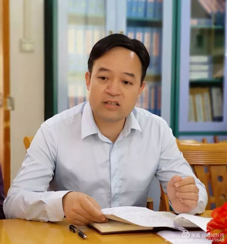 【东兰县高级中学校长罗猛】【作者(右)与县委常委,宣传部长黄文江在