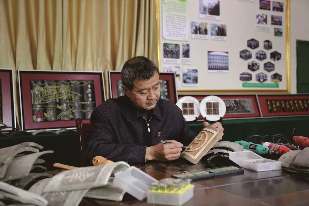 2018年以来,帮助指导开江中学建设了以特级教师骆启林为带头人的"生物