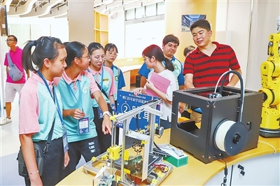 近距离感受珠海创新创业氛围 澳门青年科学技能体验营开营 澳门星际娱乐网址3801