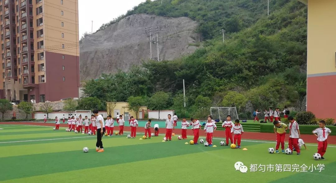 校园足球来源:都匀市第四完全小学6都匀二 小为依法保障适龄儿童入学