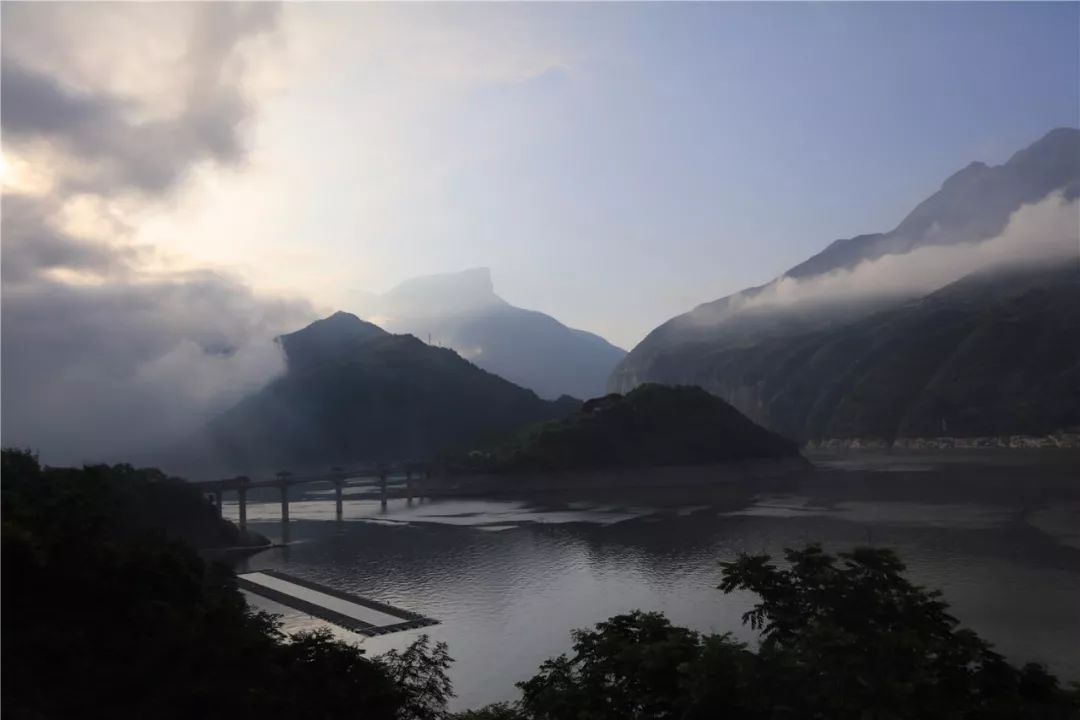 独行 峡江晚渡  莫把芳华误  归来时梦醒何处  三峡画卷  瞿塘晓月