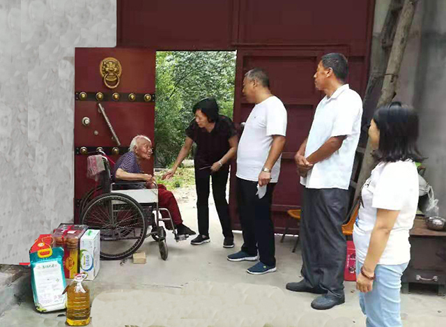 8月1日建军节当天,夏县残联主任秦良菊,第一书记杨玉鹏,副主任曹晶慧