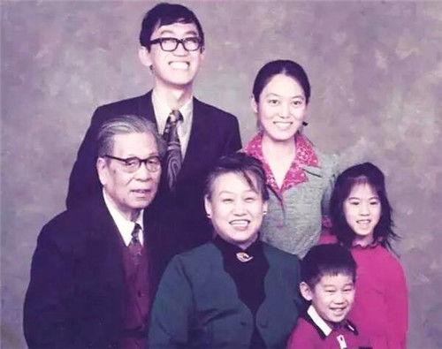 她是爱国华裔,含泪举枪自杀时,年仅36岁,全世界哀悼,除了日本 fg电子和mg电子平台秤