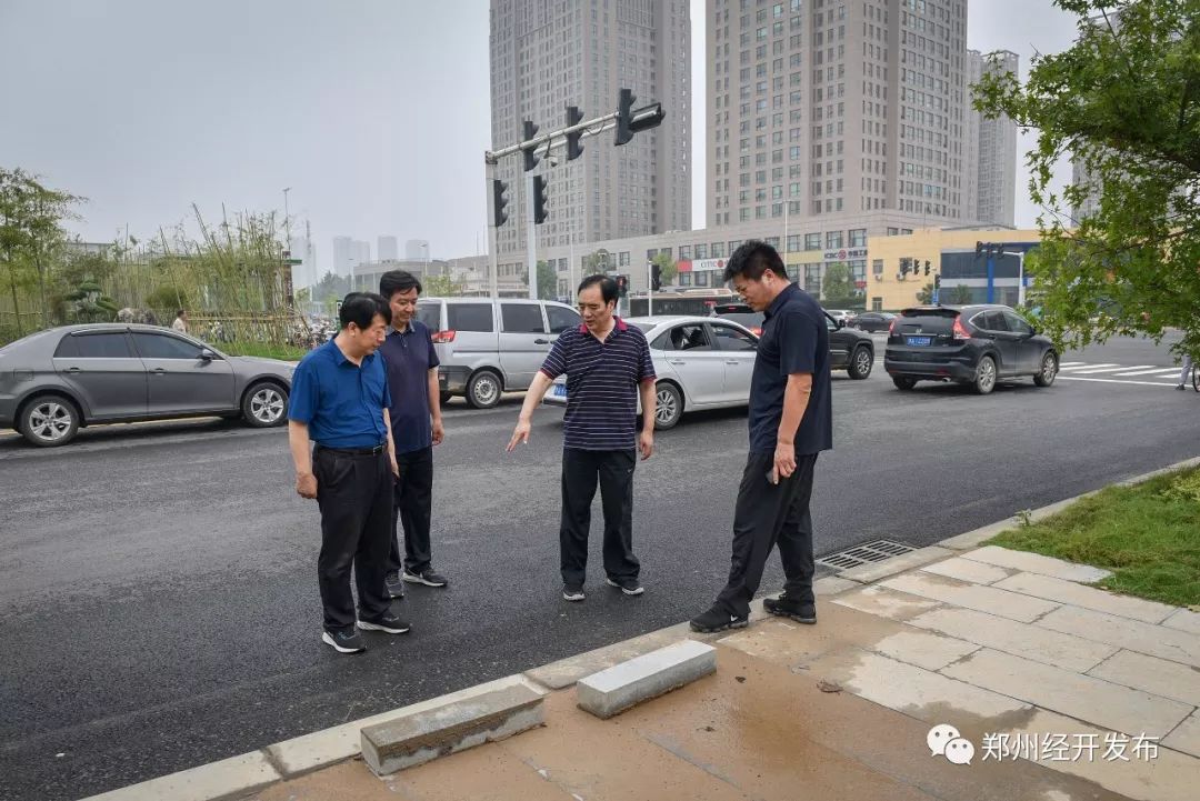 在调研朝凤路周边集中整治提升工作时,樊福太指出,郑州市第十一中学是