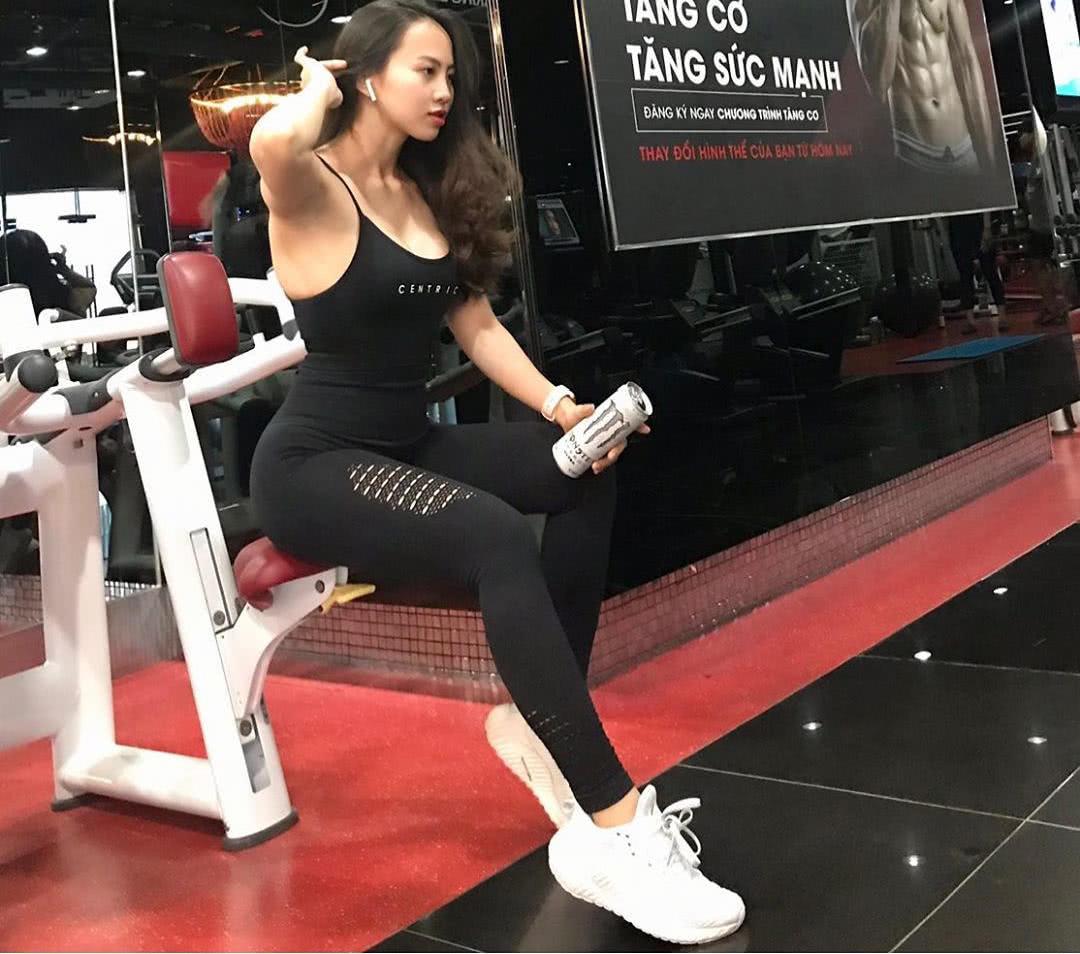 原创 越南健身女教练,130斤却有迷人身材曲线,称好身材不用看体重