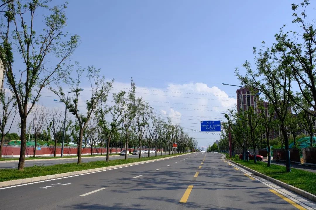 五典坡路,西起西康高速东辅道,东至雁翔路,道路长672米,红线宽度30米