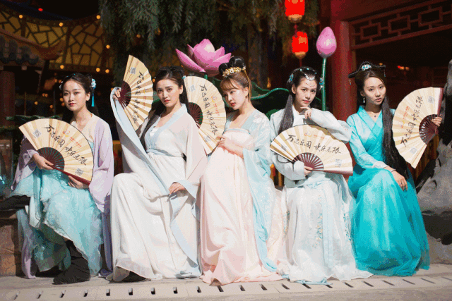 万德隆镇平店汉服文化节浪漫来袭 购物免费套圈圈