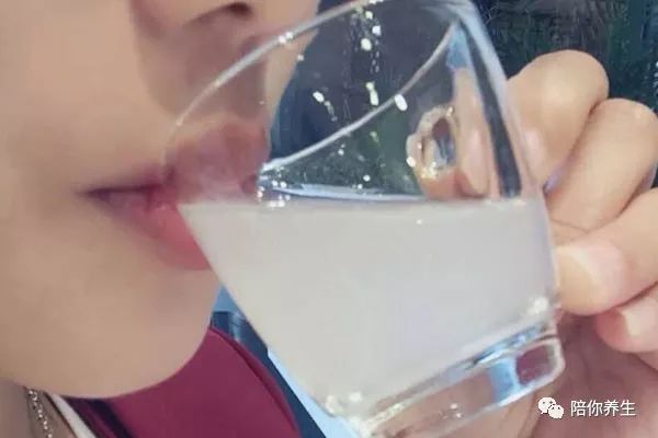 啥时候喝冰水比较好 99942ebb278c4d0aa07d2bcd1327ec6f.jpeg