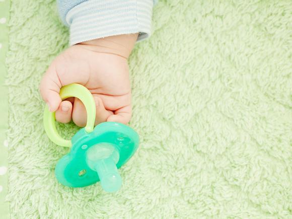 宝宝几个月会自己拿安抚奶嘴 9a3173f729c8474ba8d9afd96654f12f.jpeg