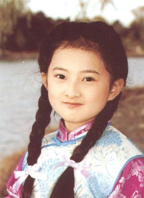 8岁演小婉君成最红女童星如今39岁脸圆如妇豆蔻年华不再