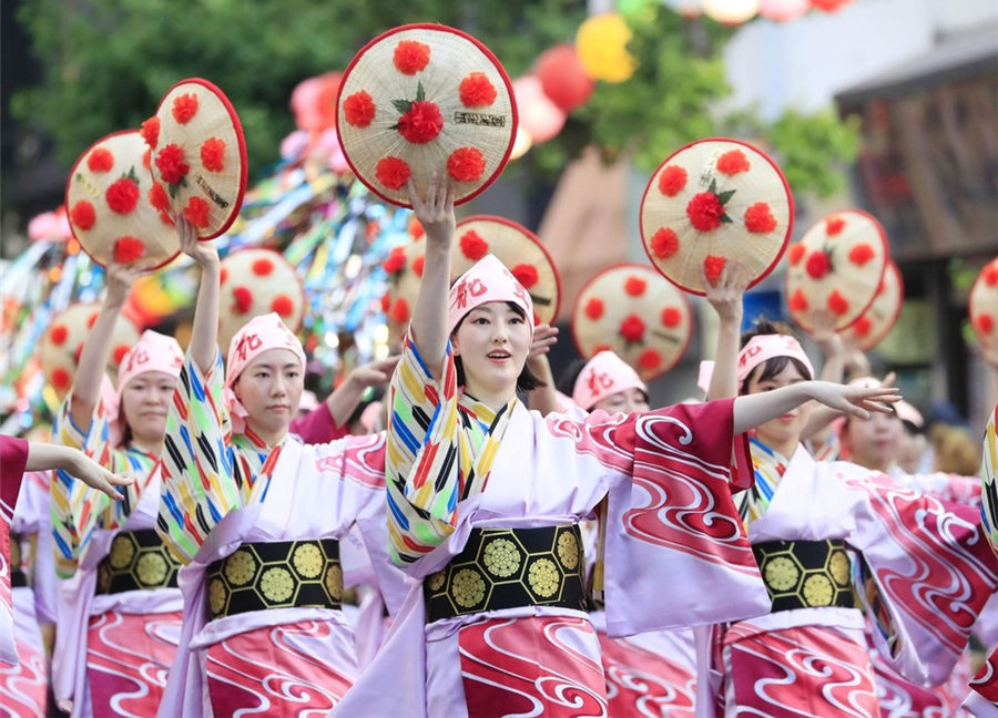 日本 在山形花笠祭中与上万人一起华丽狂舞!_舞蹈