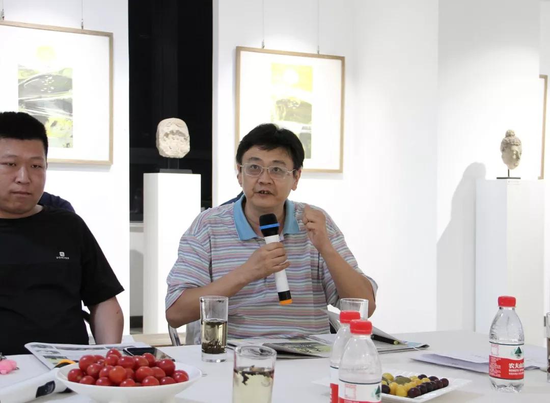 山东广播电视报社专刊部主任,美术评论家郑铁军先生致辞