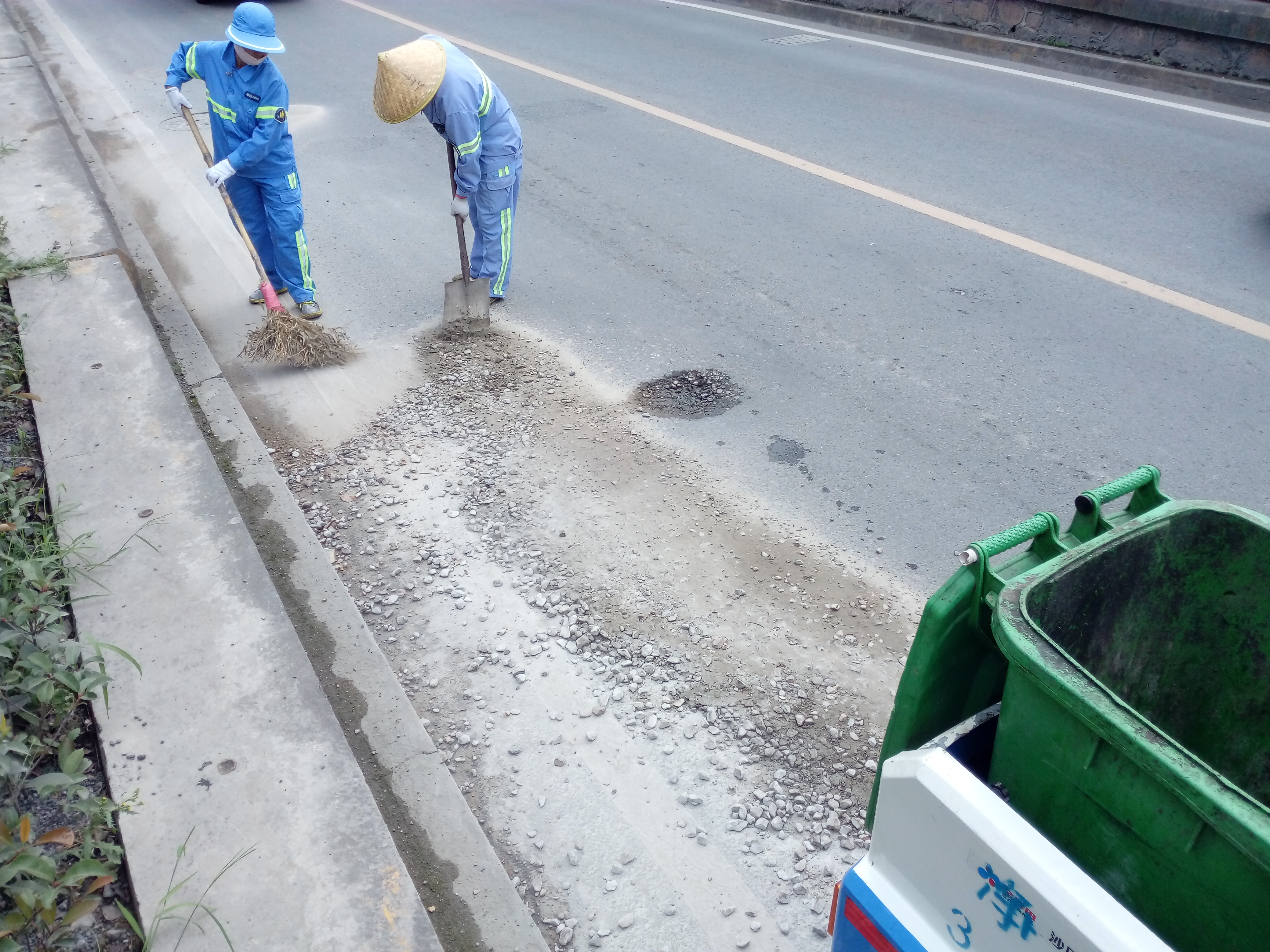 【城投集团·净达】清理混凝土 还路面洁净