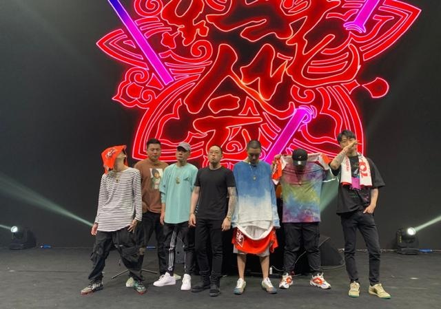 为何嘻哈难成主流?红花会贝贝直播剁手刷新大众底线,嘻哈圈要变天了?