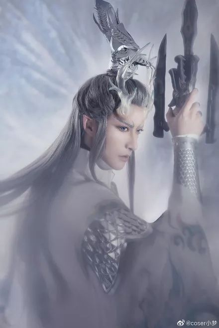 via.@楚子介图via.@coser小梦敖春爸爸是东海龙王,他是东海八太子.
