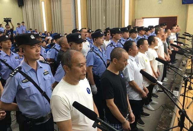 重磅襄州法院公开开庭审理樊廷军等27人涉黑案