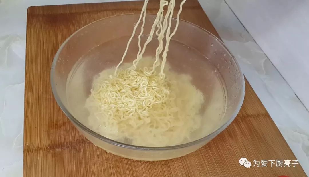 怎么煮方便面好吃西红柿 0046637515df4e0597d6656868b449d4.jpeg