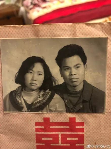 大竹人30年前的照片曝光 网友表示 一家三口,就我最丑