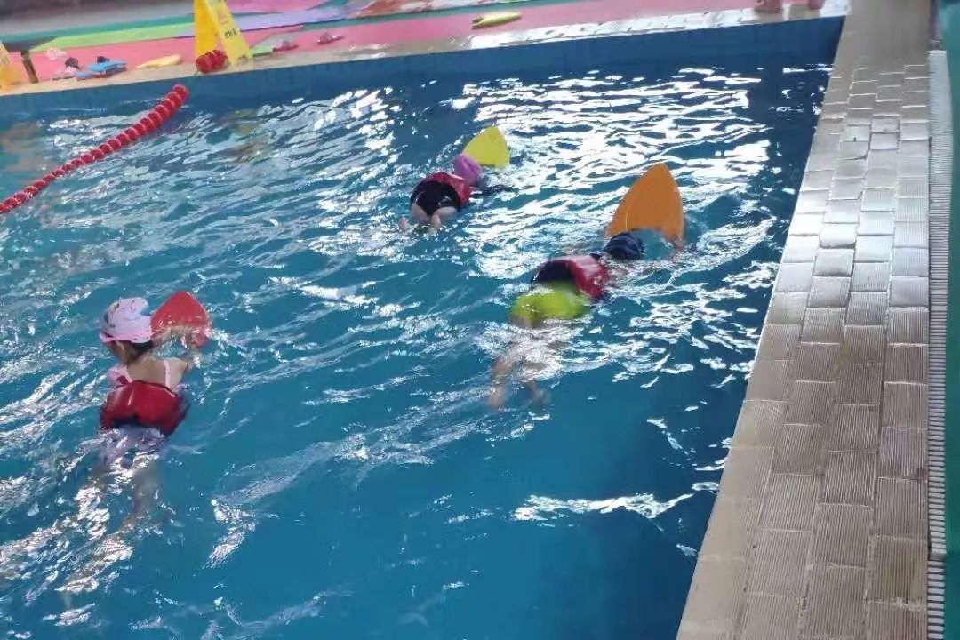 【泳康学员风采】最简单的踩水方法,再也不担心沉到水底了!