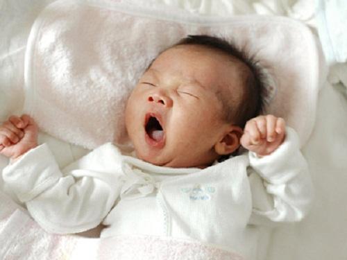                     原创            婴儿出生没有啼哭，正确的做法不是轻拍婴儿的屁股，而是？