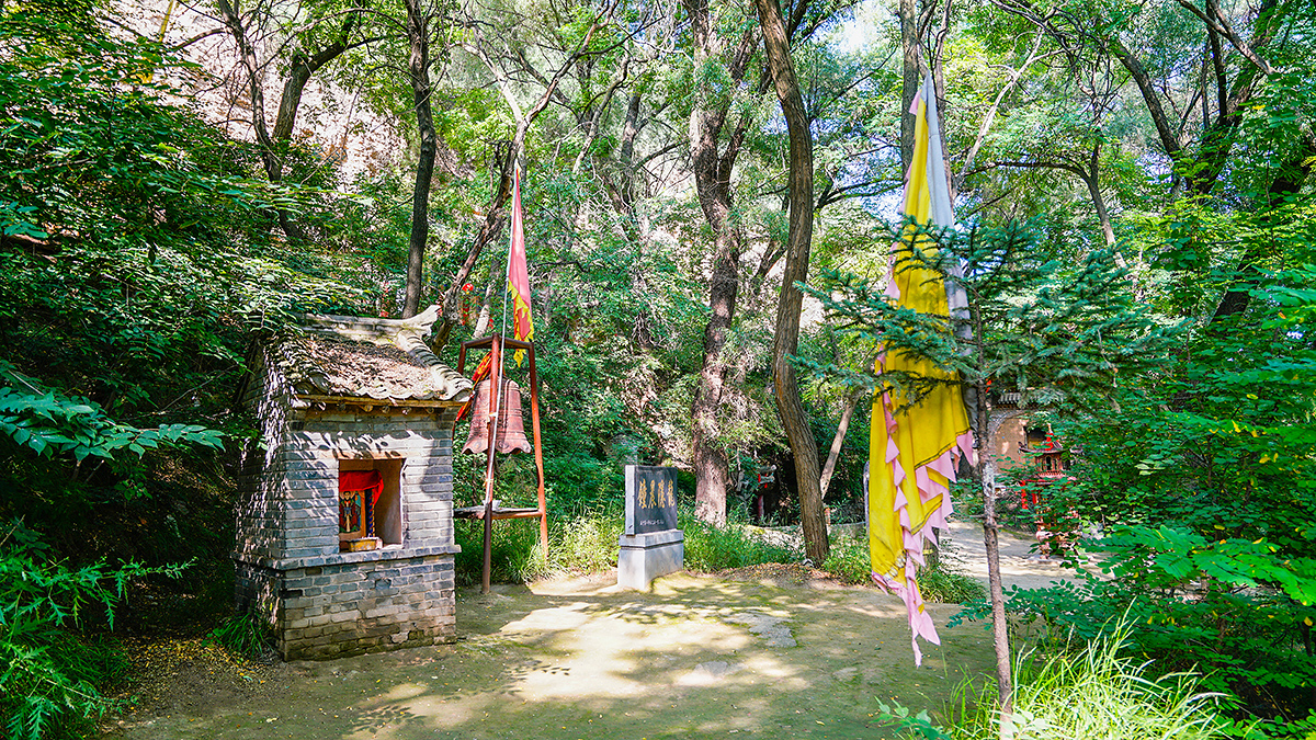 唐朝权利的游戏，马嵬驿兵变太子杀杨贵妃后，来到崆峒龙隐寺居住