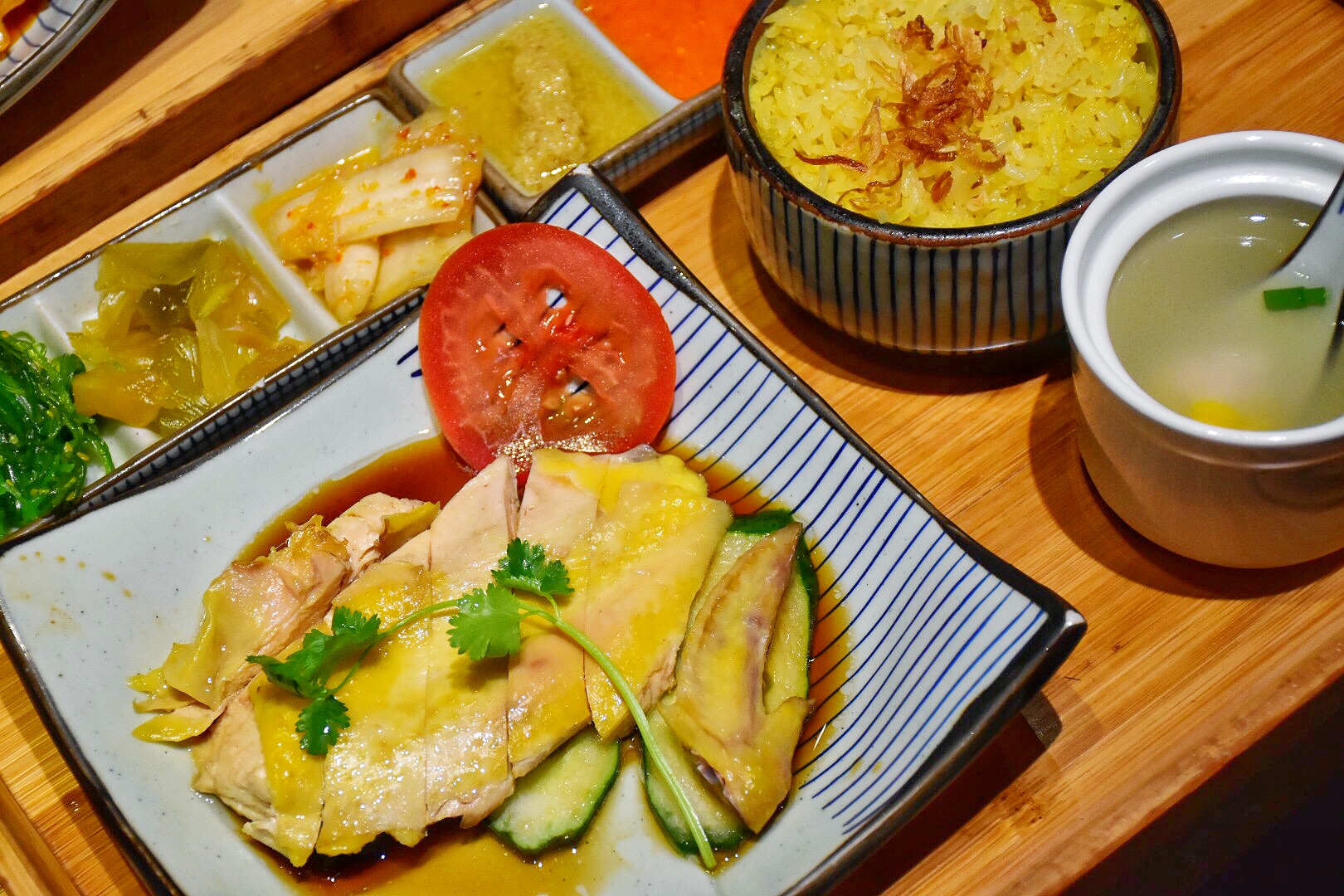 泰式海南鸡饭 - Khao Man Gai ข้าวมันไก่ - Foodof.com