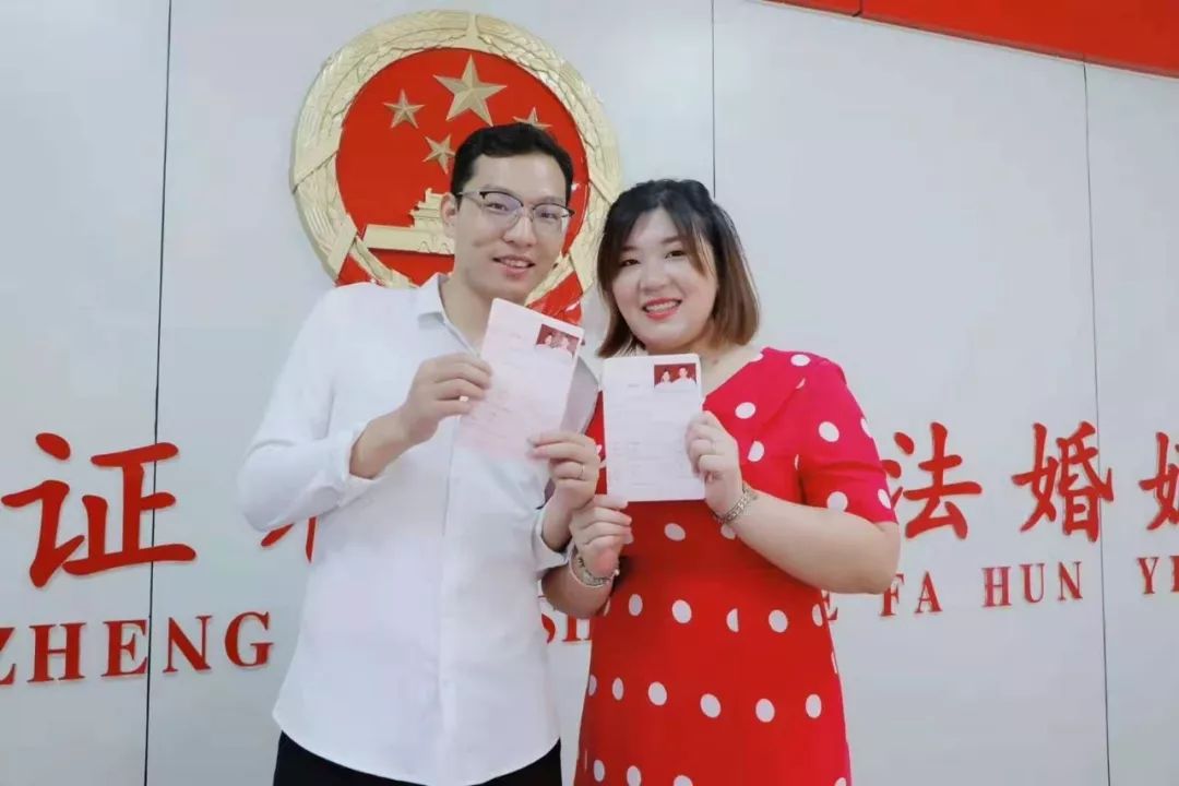 甜蜜"爆棚!准新人七夕民政局扎堆领证
