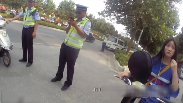 面对“撒娇卖萌”的违章者,交警小哥哥心都化了,忍不住道谢 fg电子和mg电子平台秤