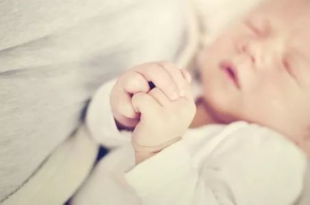                     原创            破坏宝宝睡眠的几种行为，以后不要再做了！