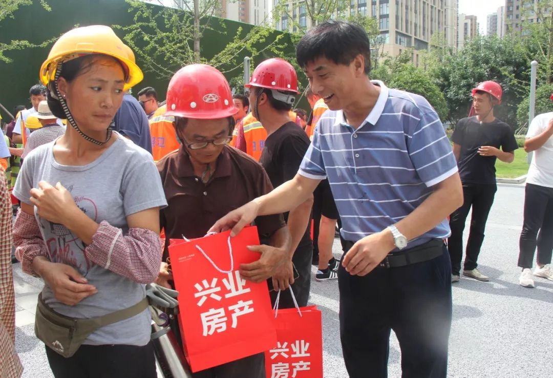 日照市房地产行业爱心驿站集中授牌暨夏送清凉启动仪式于今日举行