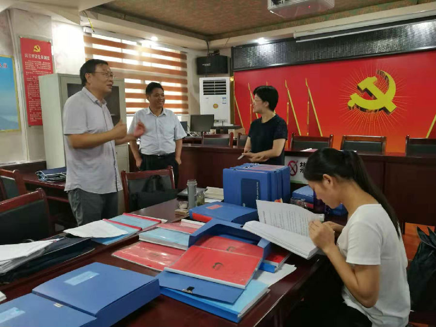 区委书记王玉娟深入基层社区调研扶贫工作