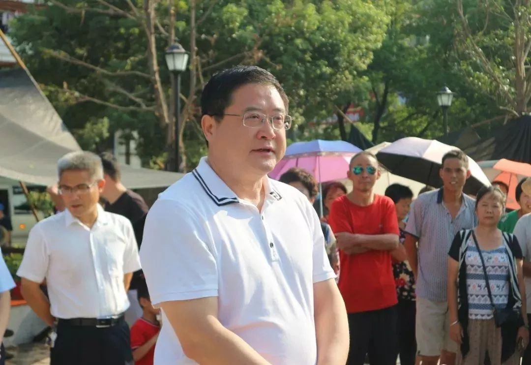 市领导江龙平,肖绪华,毛文胜,张林参加开园仪式.