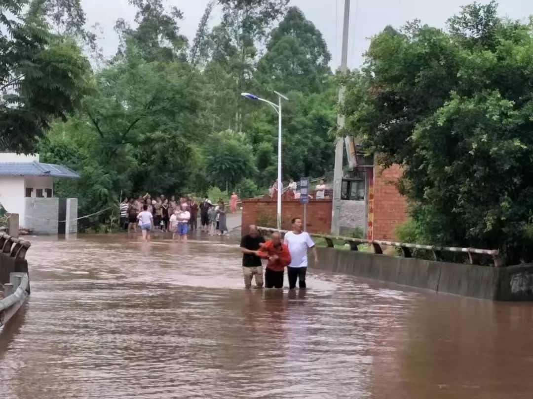 暴雨下的井研一切可好