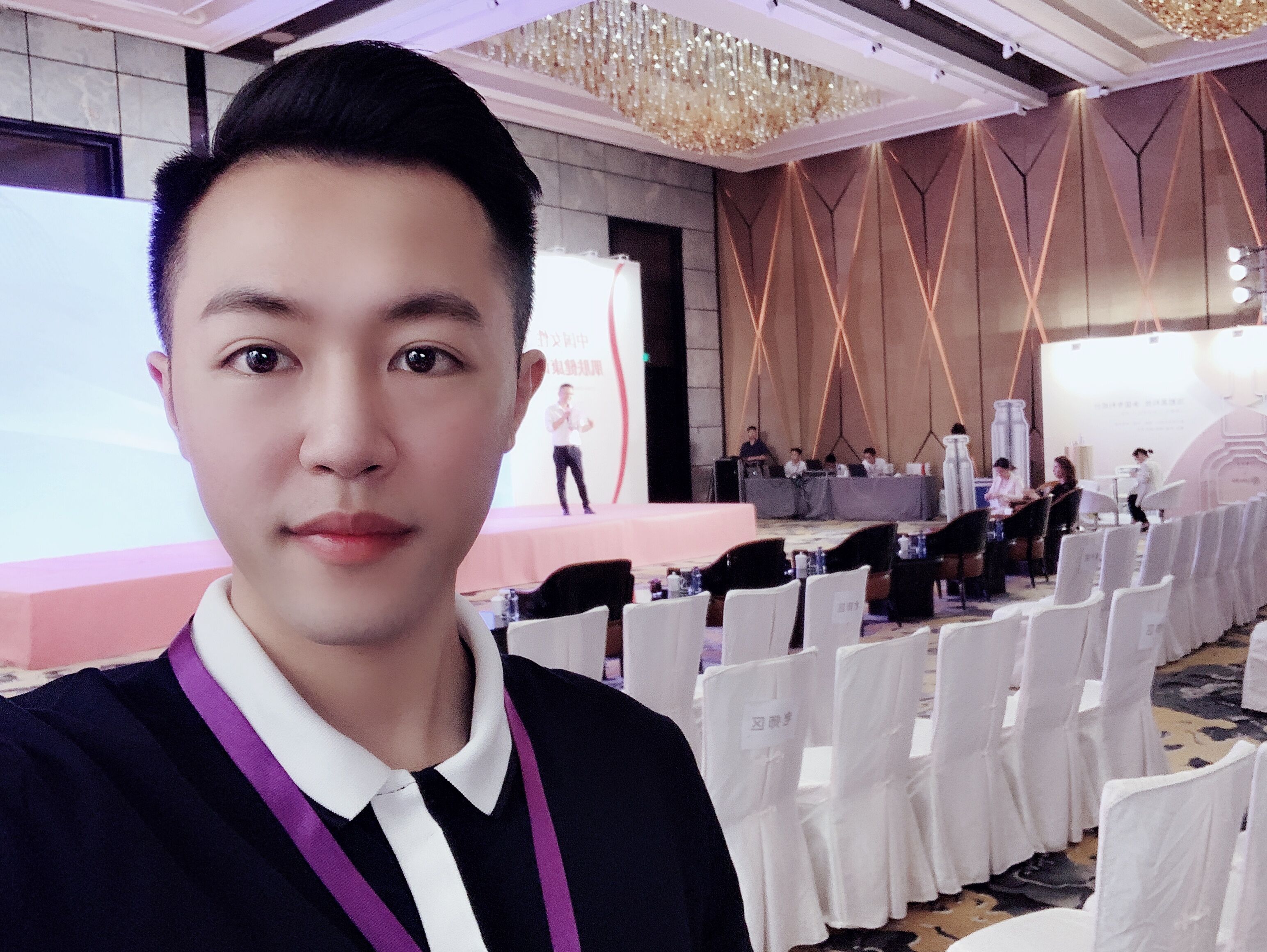 此次黄东成老师受伊的家总部盛情邀约,作为特邀嘉宾出席.