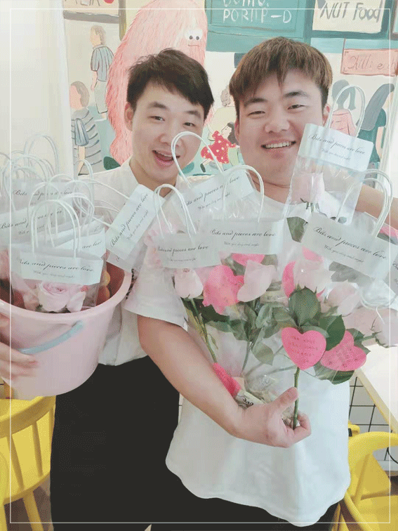 夏家原创烤肉店是我们俩共同创立的 包涵了我们太多的情感和爱 一路