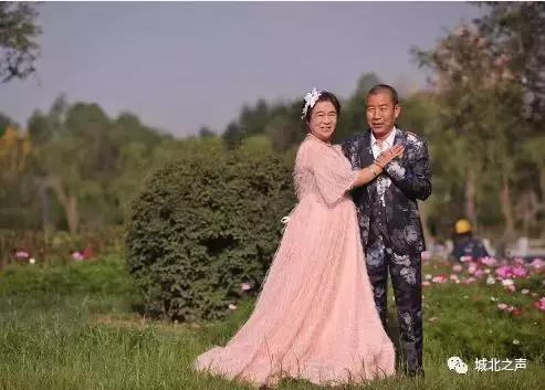 夕阳红婚纱照_夕阳红老人照片(2)