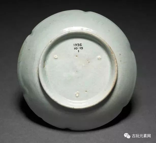 这家博物馆藏有17件.
