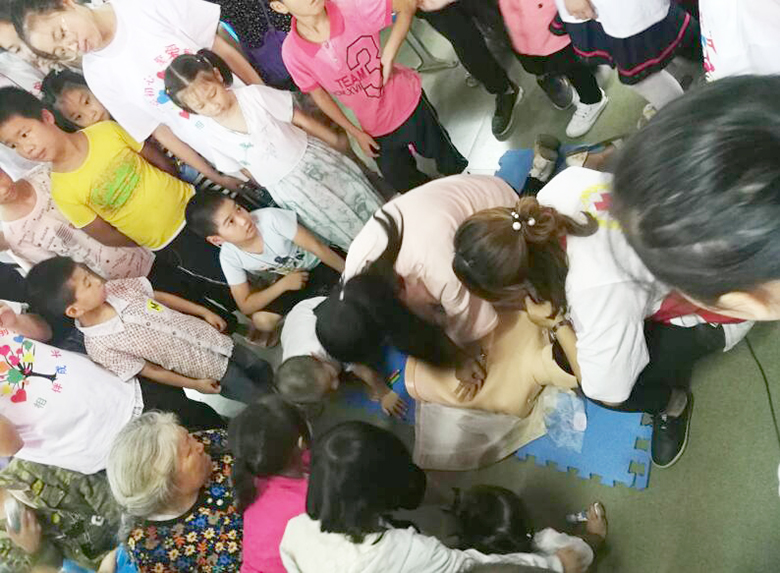 四川安岳:民政局启动百镇千村 助爱牵手儿童