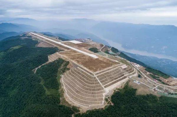 通过行业验收 巫山"三峡云端机场"即将起航