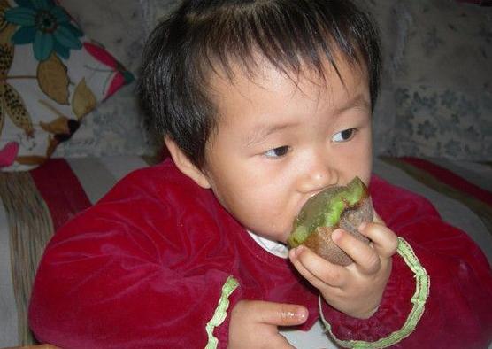                       2种饮料被加入“黑名单”！劝告：孩子3岁前，再馋也不能给娃喝