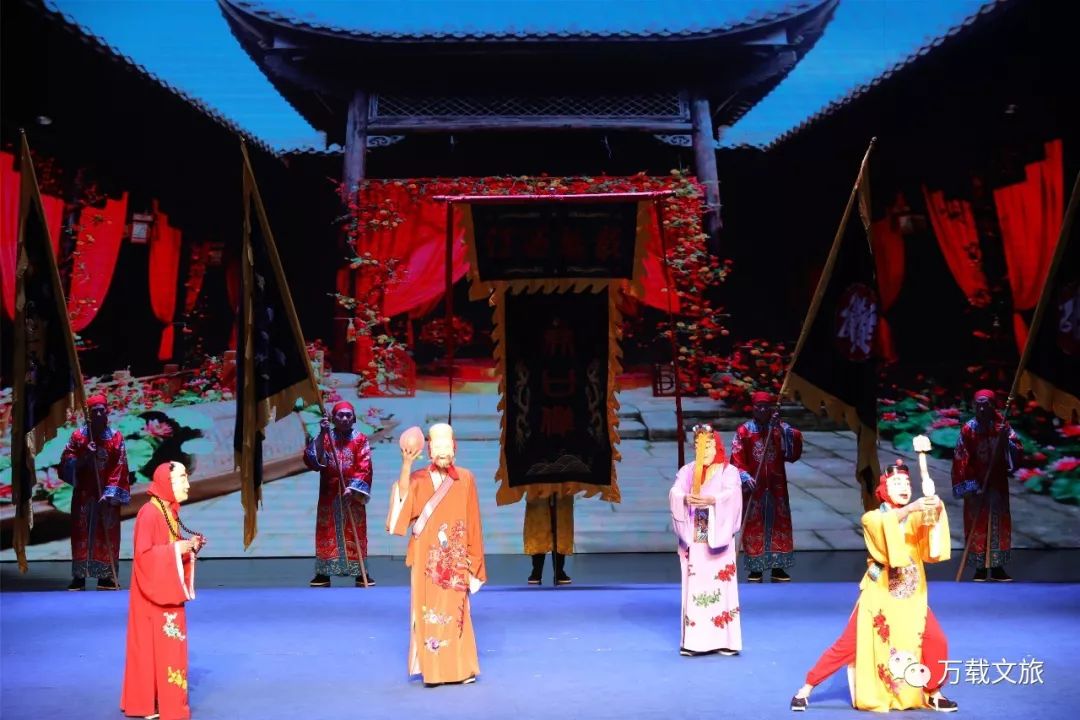剧本和曲谱油印稿,拂尘(云帚1支)等将由昆山中国戏曲剧种博物馆存展