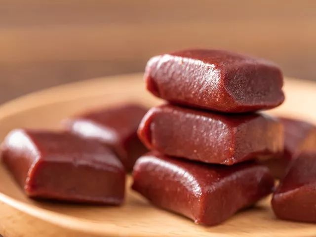 红豆红枣红枸杞红玫瑰6种红色食材做成红糕喷香