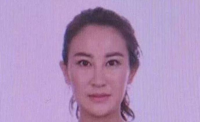 山沟里的耿家大院面对前来抓捕的警察,31岁的寇静瑶似乎并不慌张.
