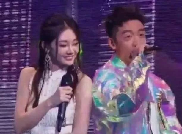 苗苗和郑恺怎么样 f796e0b091264967bc4a520e30d11ea7.jpeg