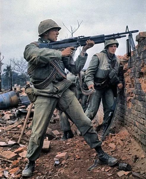 越战中的美军单兵深陷泥潭寸步难行