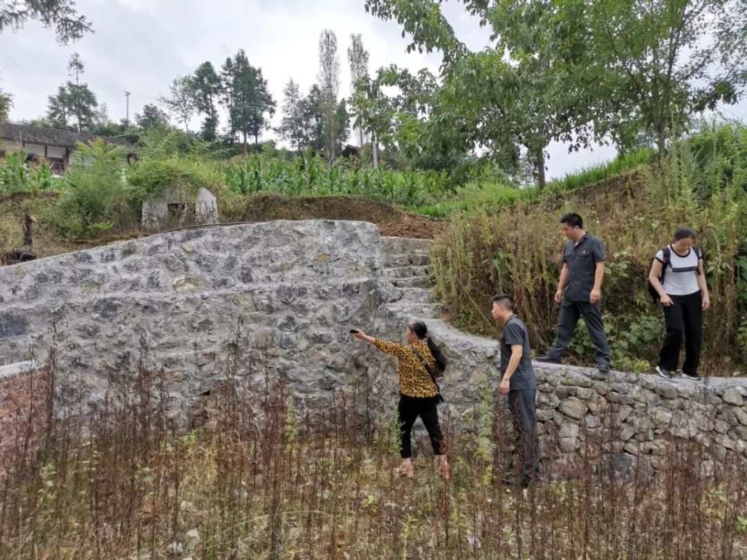 遵义两村民因土地上的堡坎起纷争将其起诉至法院