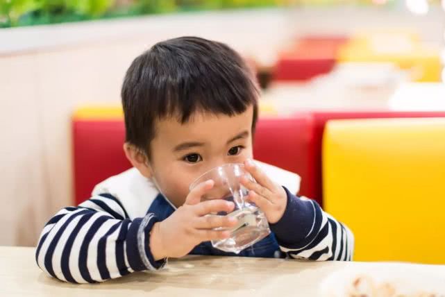                     劝告：立秋之后，这3个问题不解决，娃吃的再多，也不长个啊