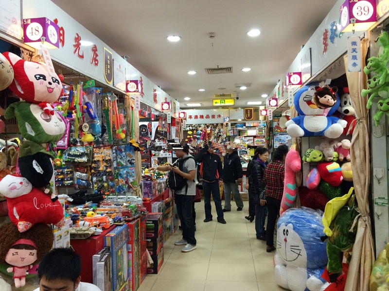 北京玩具批发商进货怎么找厂家走访北京百荣天意新老玩具市场齐头并进
