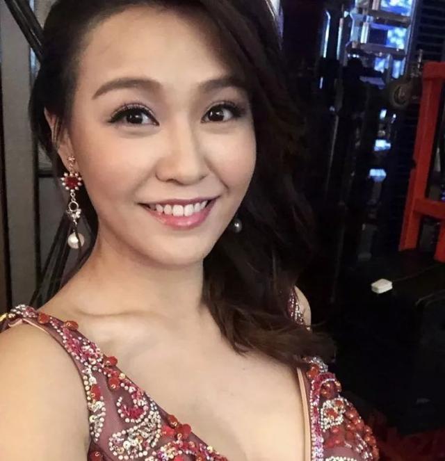 tvb小花挺巨肚拍写真:做妈妈真的好伟大_黄颖君